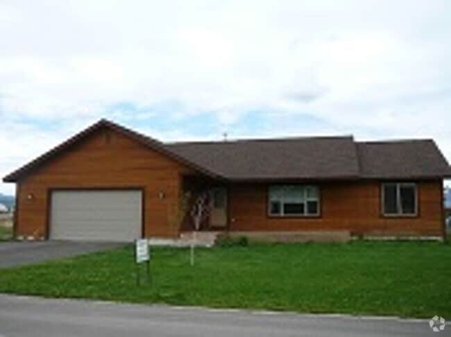 Building Photo - Charming Home with Open Floor Plan & Pet-F...