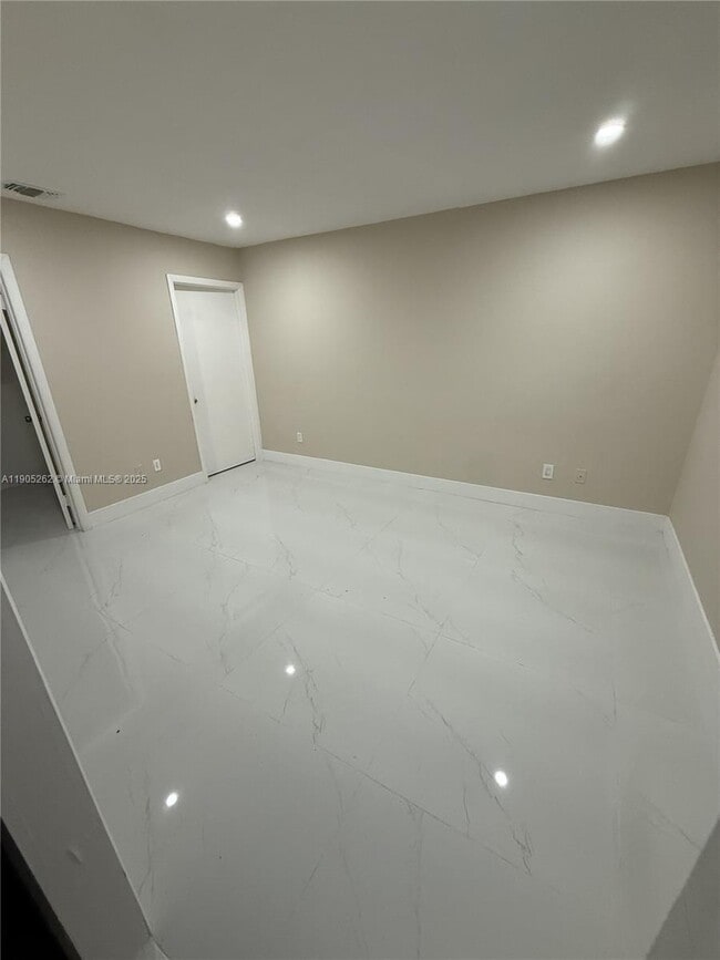 Building Photo - 5515 W 27th Ln Unit B