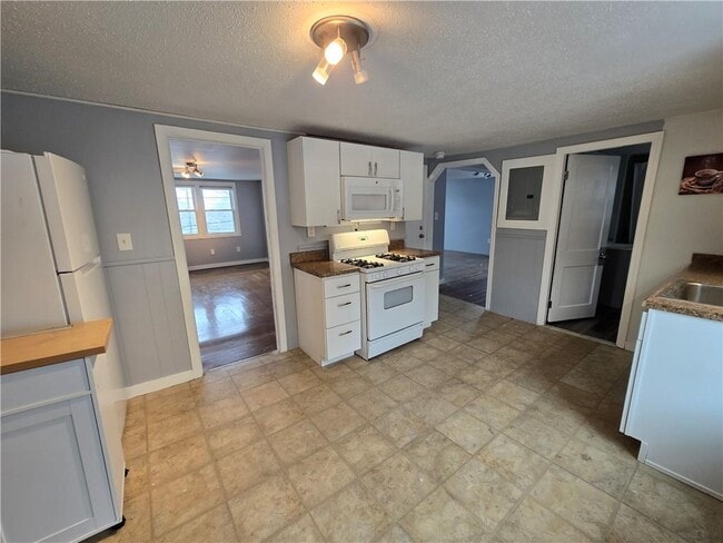 Photo - 968 Elm St Unit 2