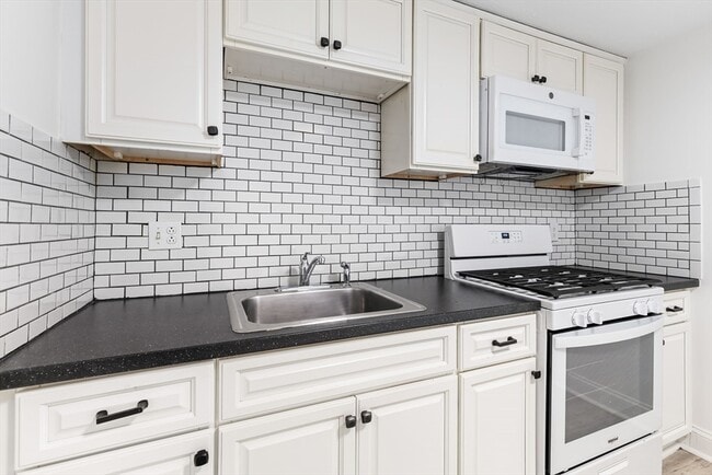 Building Photo - 55 Broad St Unit 15