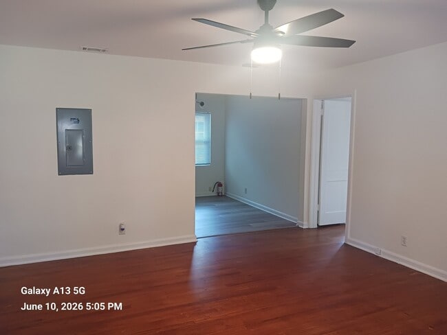 Photo - 1654 Talbot Ave
