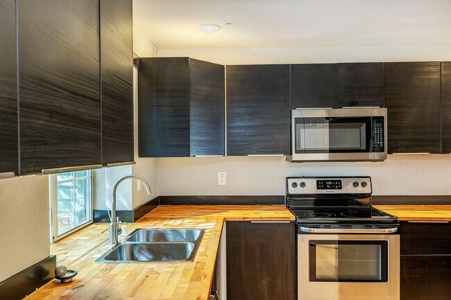 Photo - Two Bedroom Townhouse in Edmonds