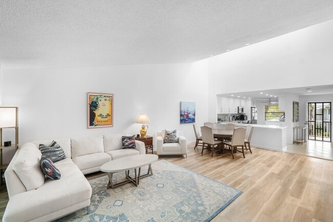 Building Photo - 61 Eastgate Dr Unit D