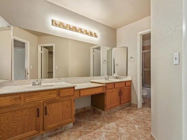 Photo - 518 E Wescott Dr