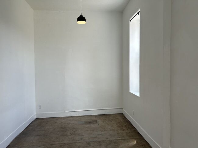 Photo - 111 N Walnut St Unit B