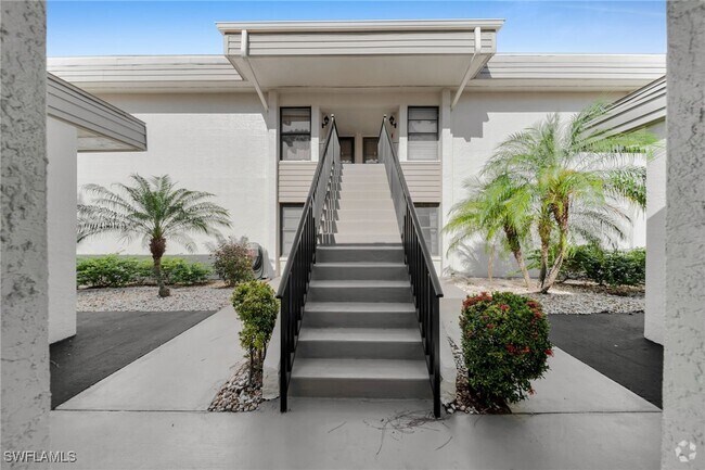 Building Photo - 5625 Trailwinds Dr Unit 421 Rental