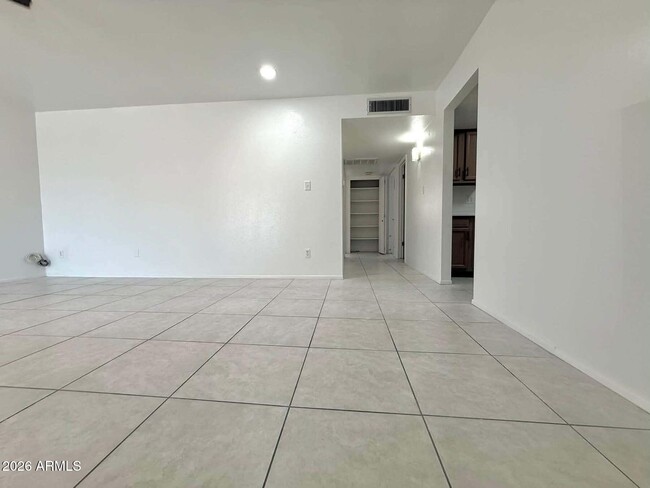 Photo - 1500 W Rio Salado Pkwy