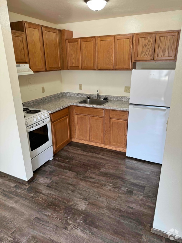 Building Photo - 454 W Dayton St Rental