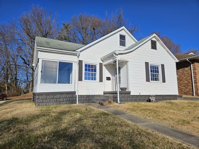 Building Photo - 3029 W Franklin St Rental