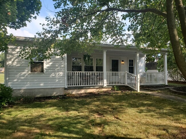 Building Photo - 195 S 4th St