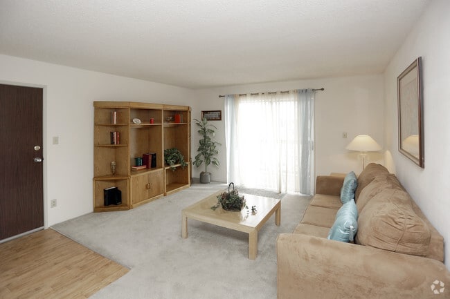 1BR, 1BA - 610 SF - Trailgrove