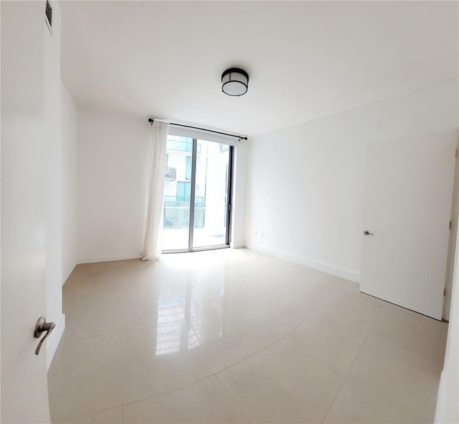 Photo - 6000 Collins Ave Unit 305