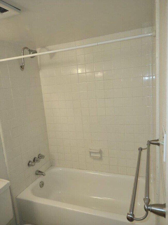 Photo - LOS BLANCOS-ALL UTILITES INCLUDED!!