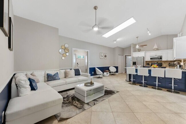 Photo - 166 Old Country Rd S