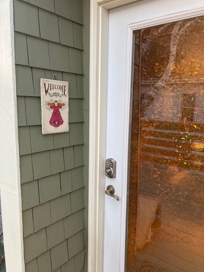 Building Photo - 396 Main St Unit Apt D