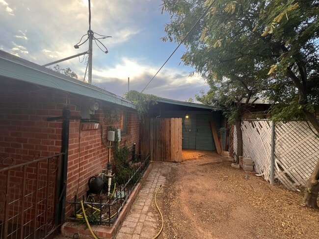 Photo - 2555 E Fort Lowell Rd