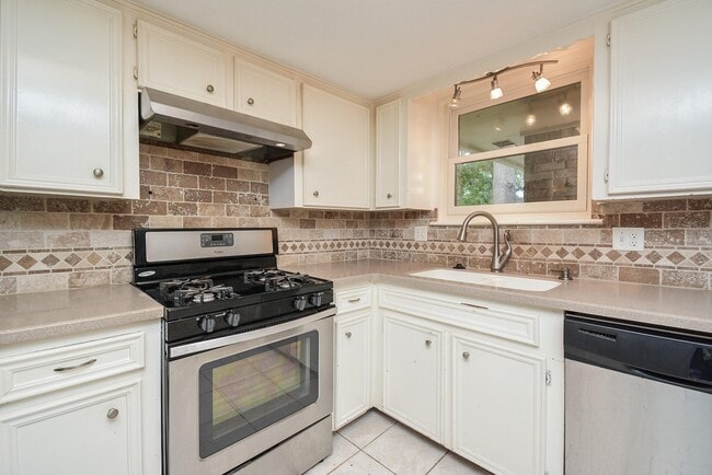 2506 Meandering Trail