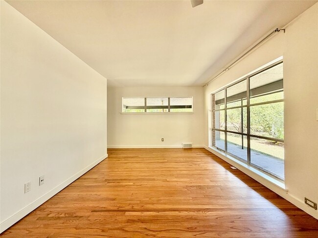 Photo - 2223 Forest Oaks Dr