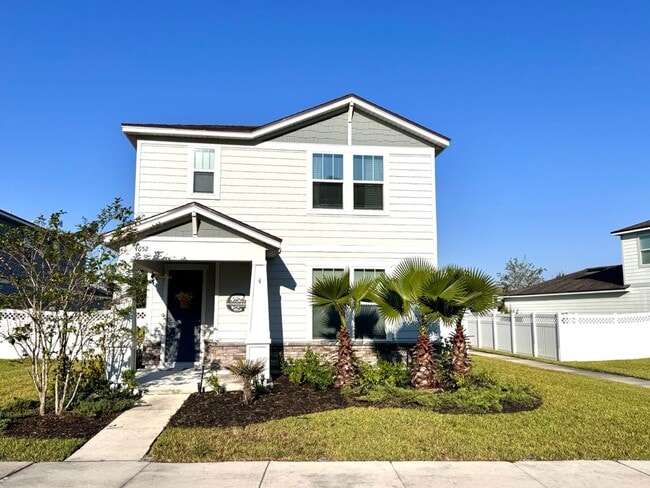 Building Photo - Immaculate 4-bedroom, 3-bathroom, two-stor... Rental