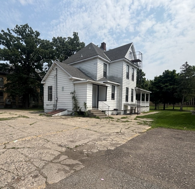 Photo - 611 5th Ave S