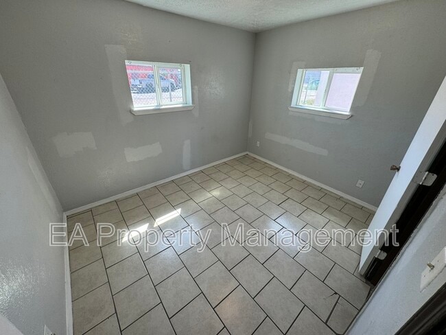 Photo - 117 40th St NW
