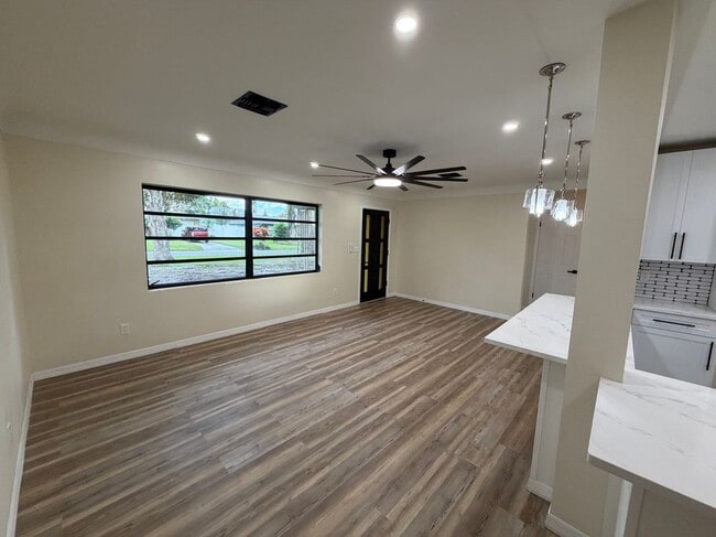 1418 Dexter Dr