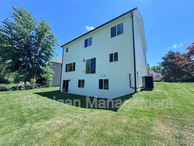 Photo - 6149 Woodridge Ln