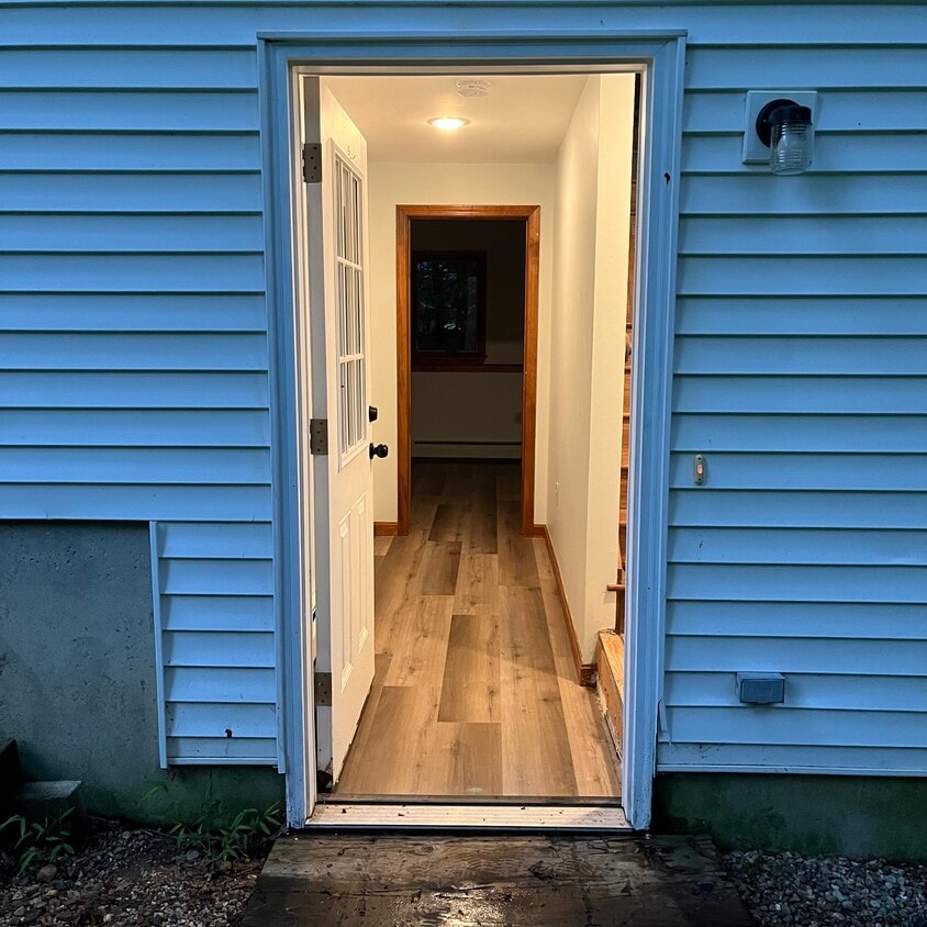 Front Entrance - 162 Cedar Swamp Rd (Mansfield, CT)