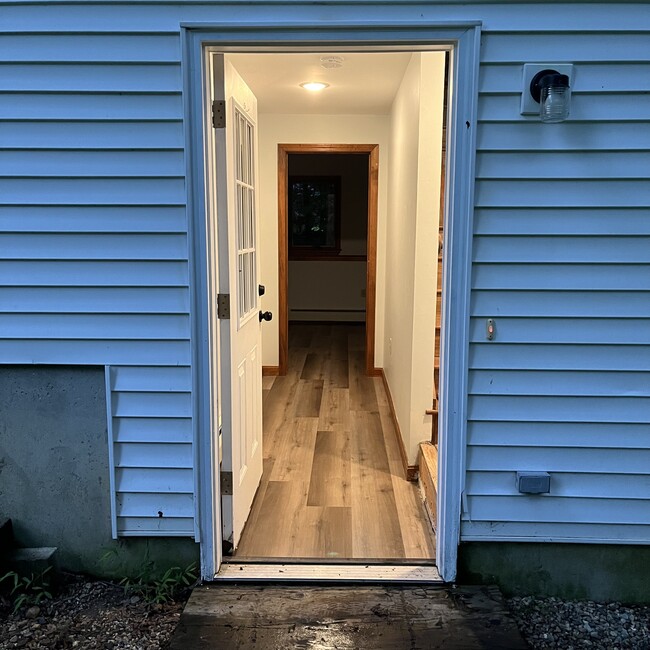 Front Entrance - 162 Cedar Swamp Rd Casa Adosada