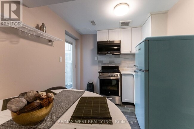 Photo - 180 Holborne Ave