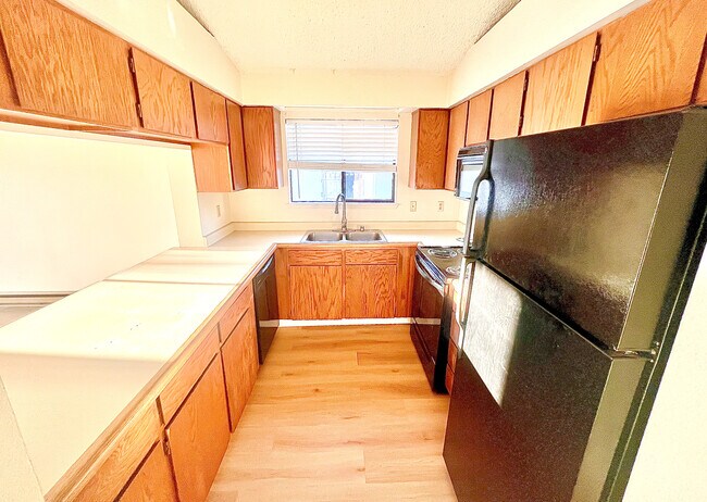 Galley Kitchen - 2527 N Nettleton St