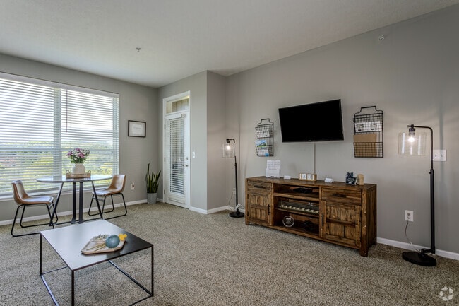 2BR, 2BA - 1,072 - Living Room