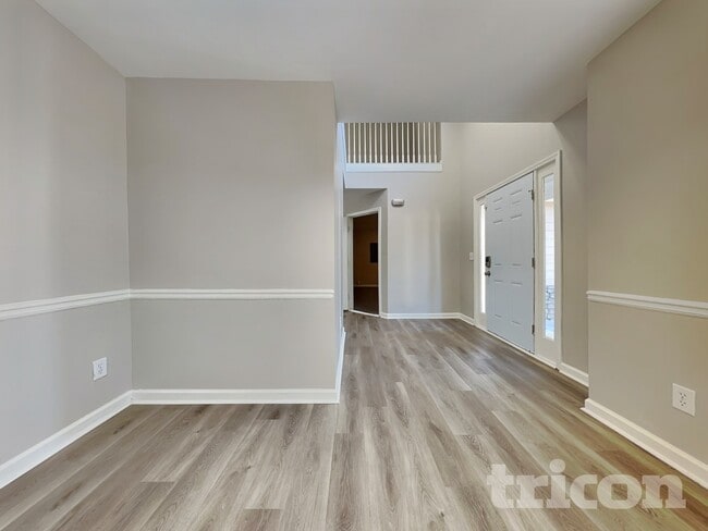 Photo - 140 N Greenfield Cir
