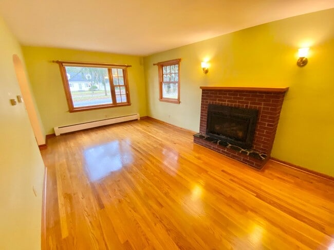 Photo - 4 Bedroom Home in Burlington VT Available NOW!