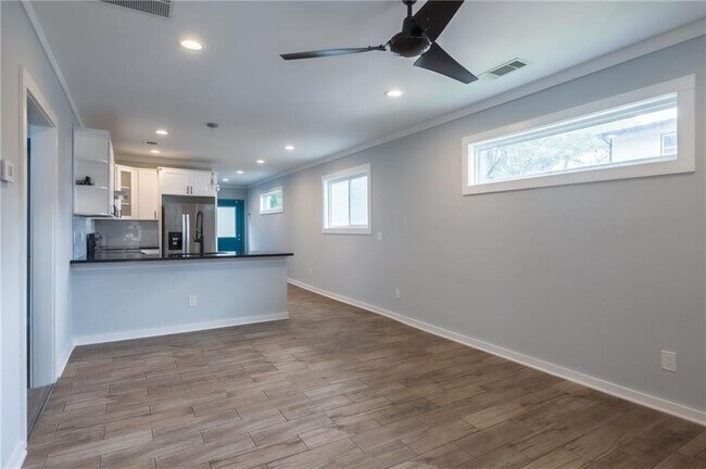 Photo - 1387 Lyle Ave