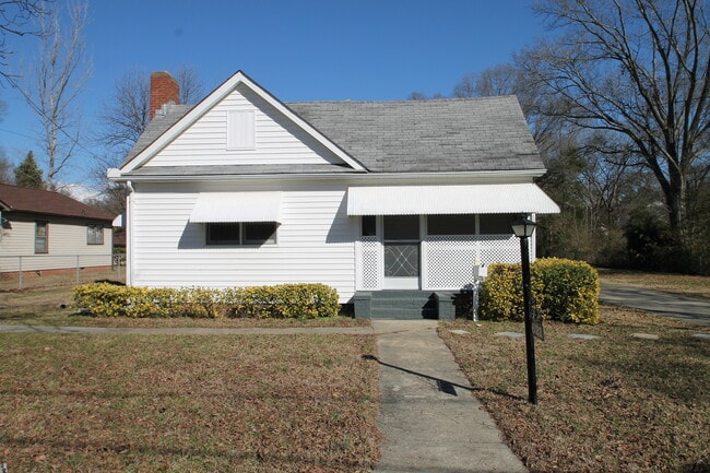 Exclusively Offered by Muse Realty, LLC - Exclusively Offered by Muse Realty, LLC House
