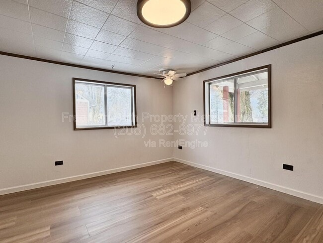 Photo - 104 Main St