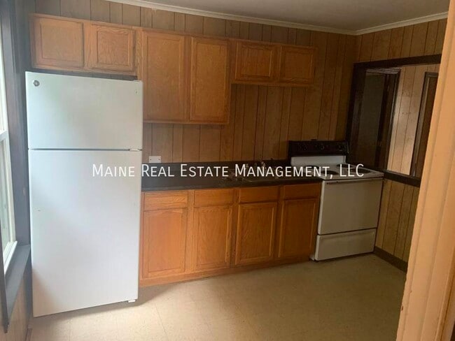 Building Photo - 575 Main St Unit 2 Rental