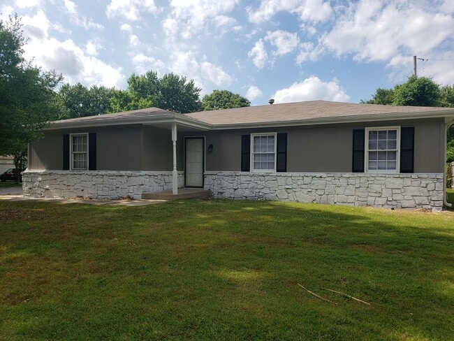 Building Photo - 1333 Meadowbrook Cir
