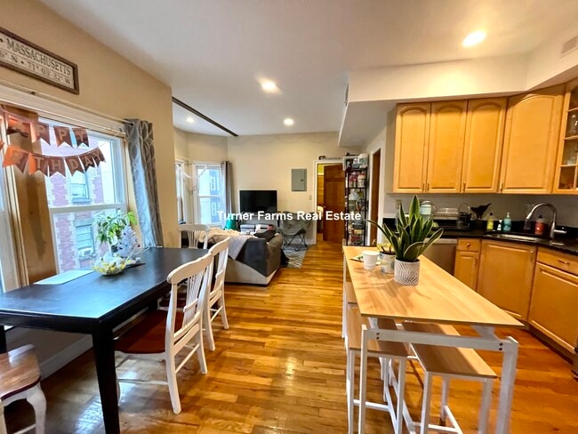 Photo - 1031 Tremont St Unit 4