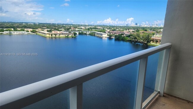 Building Photo - 1301 NE Miami Gardens Dr Unit 1412W