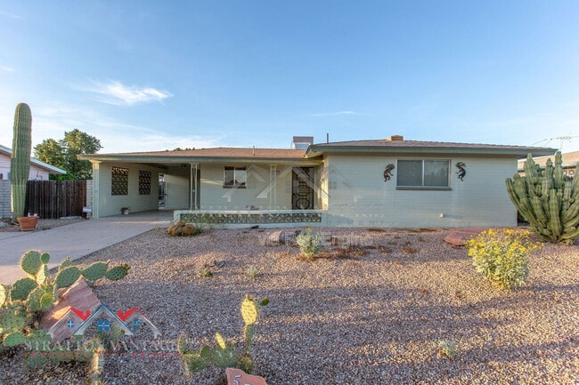 Building Photo - 5706 E Des Moines St