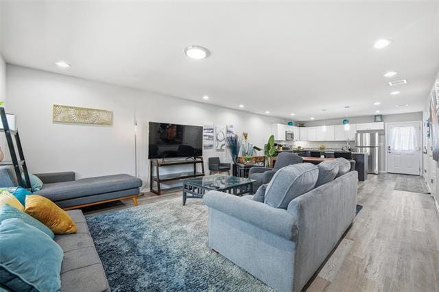 Photo - 933 River Rd