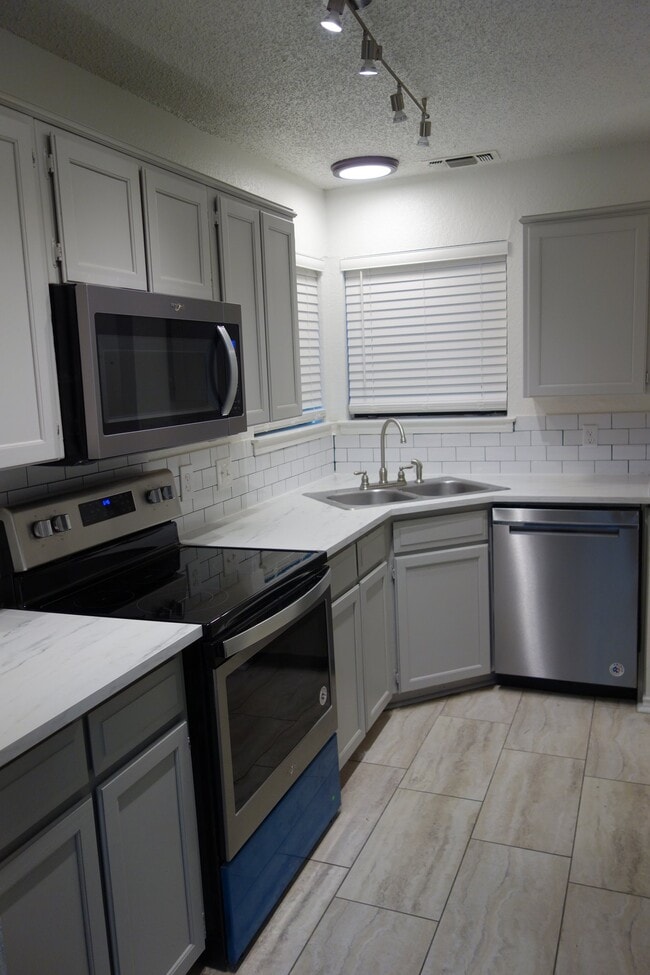 220 Vista Way Unit 220