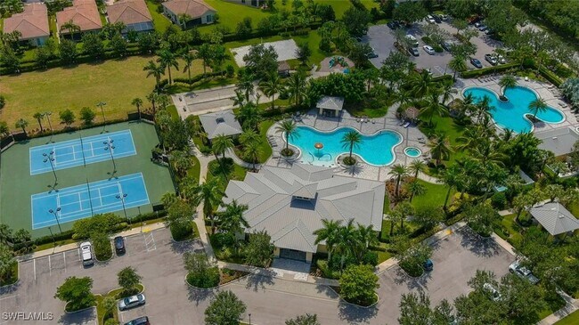 Photo - 2350 Heydon Cir E