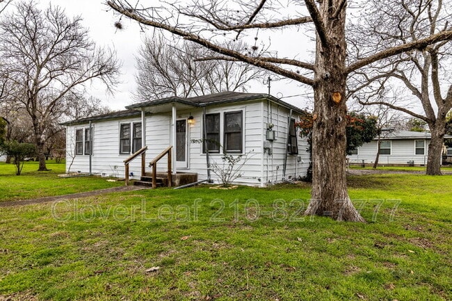 Building Photo - 295 N Peach Ave