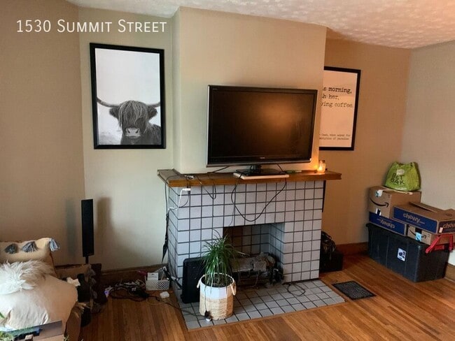 Photo - 1530 Summit St