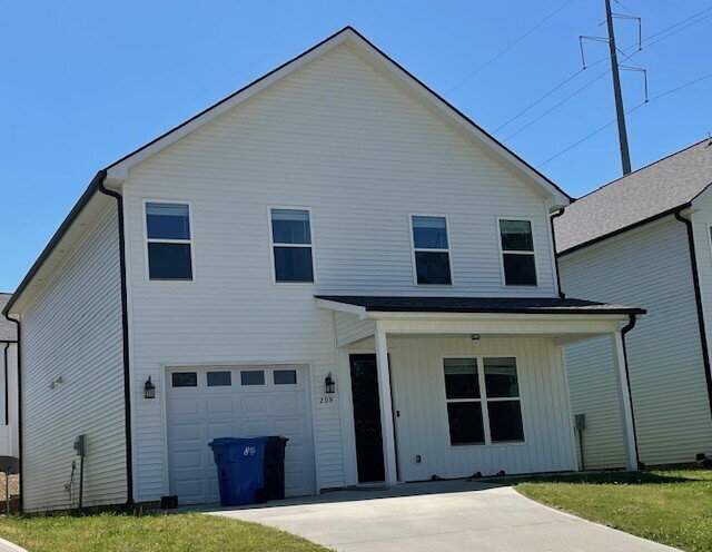 Modern Living Near Swamp Rabbit Trail | Travelers Rest, SC - Modern Living Near Swamp Rabbit Trail | Travelers Rest, SC