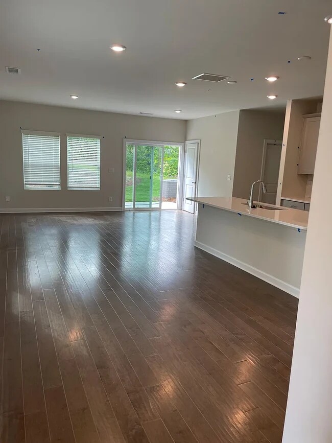 Sala - 2511 Greenmarket Dr