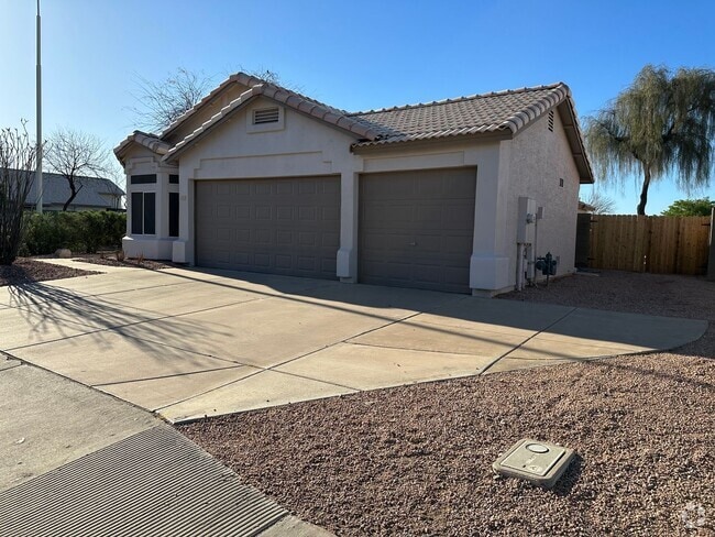 Building Photo - COMING SOON IN CENTRAL CHANDLER!!! Rental